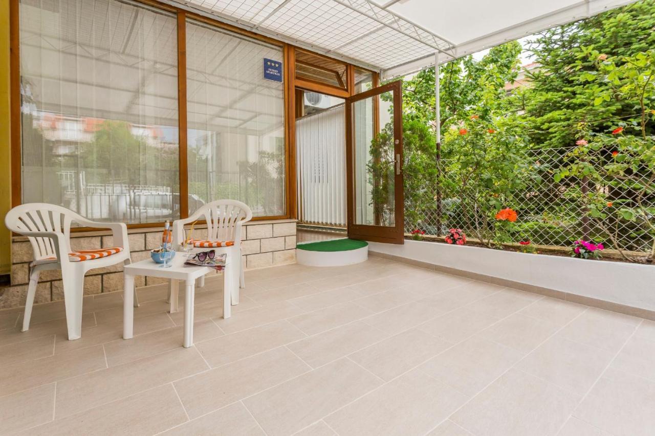 Comfortable Modern Studio With Shaded Patio Split Exterior foto